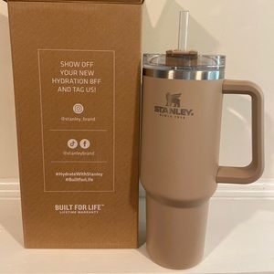 STANLEY ADVENTURE QUENCHER TRAVEL TUMBLER - 40 OZ - DRIFTWOOD